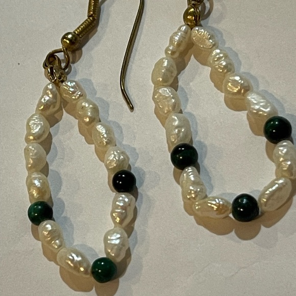 Natural Baroque Seed Pearl & Malachite Dangle Style Hoop Earrings VINTAGE ESTATE - Picture 4 of 6